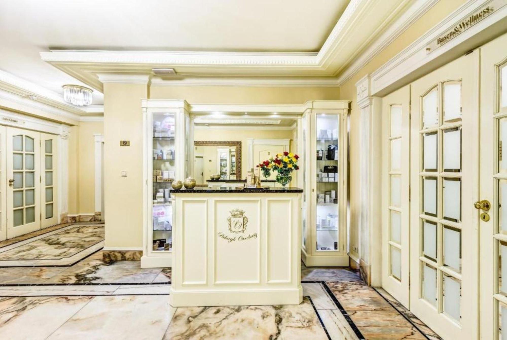 Palacyk Otrebusy Business & Spa Exteriér fotografie
