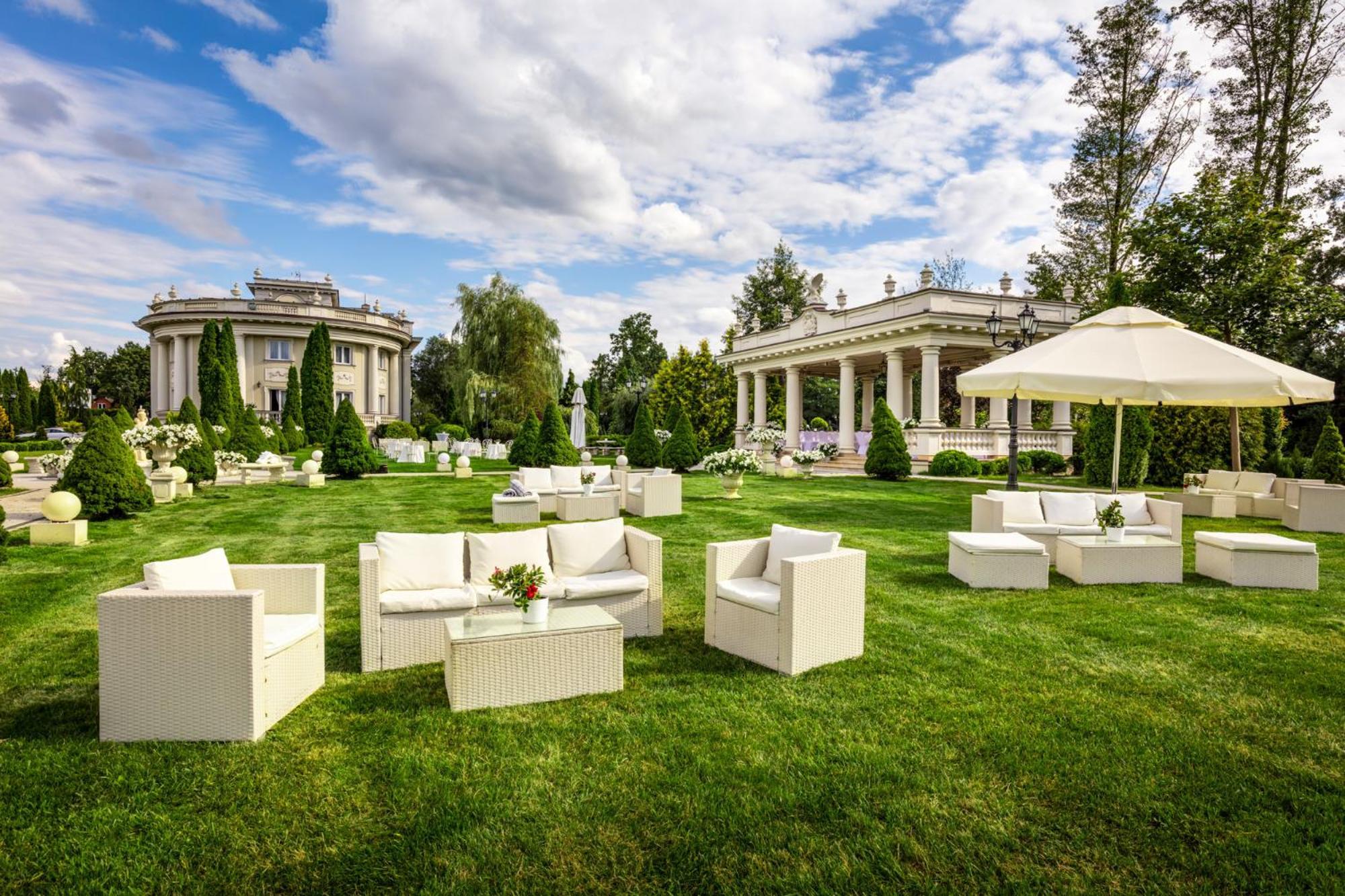Palacyk Otrebusy Business & Spa Exteriér fotografie