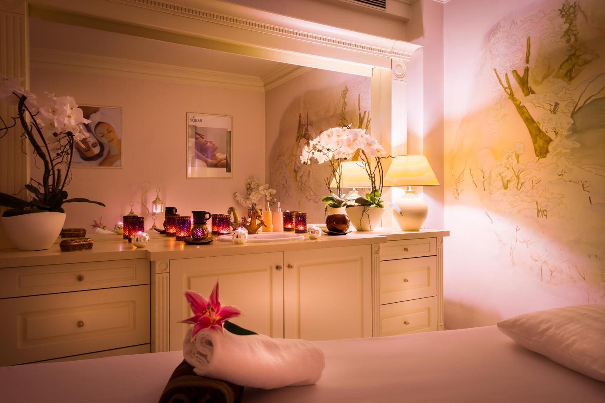 Palacyk Otrebusy Business & Spa Exteriér fotografie
