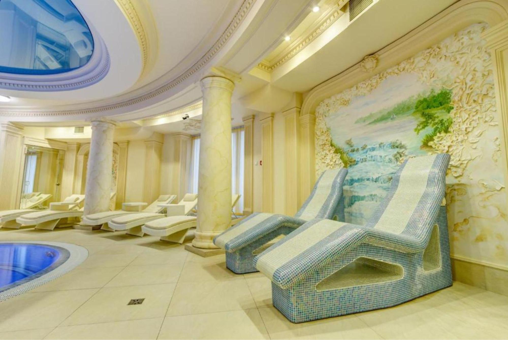 Palacyk Otrebusy Business & Spa Exteriér fotografie