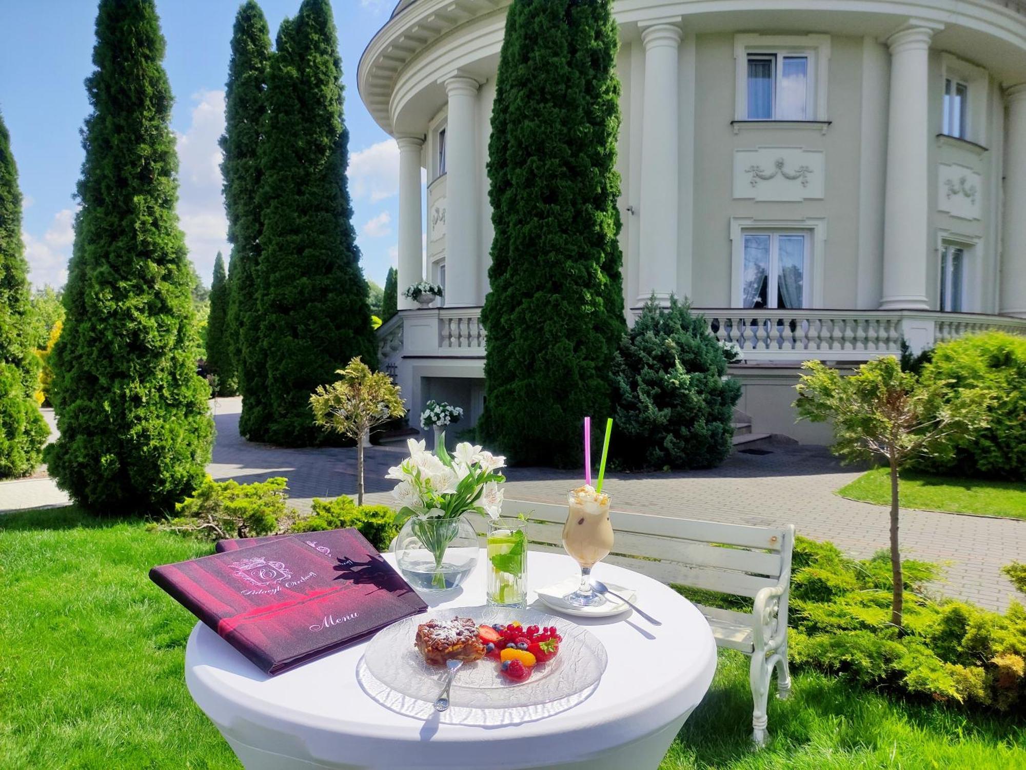 Palacyk Otrebusy Business & Spa Exteriér fotografie
