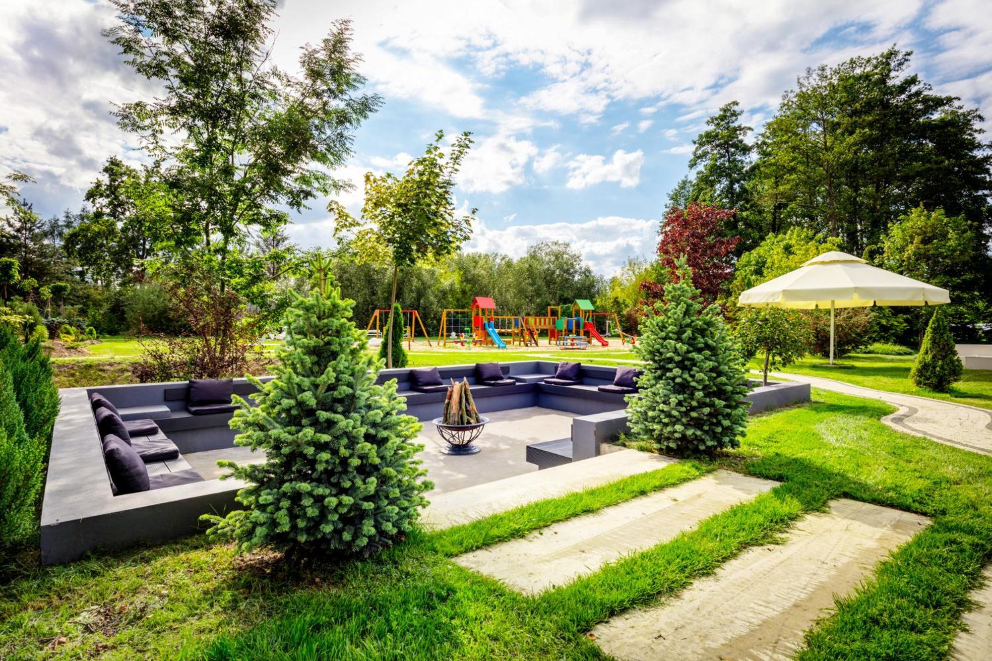 Palacyk Otrebusy Business & Spa Exteriér fotografie