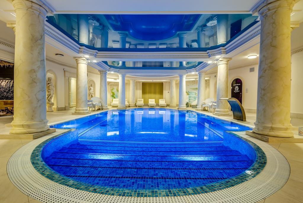 Palacyk Otrebusy Business & Spa Exteriér fotografie